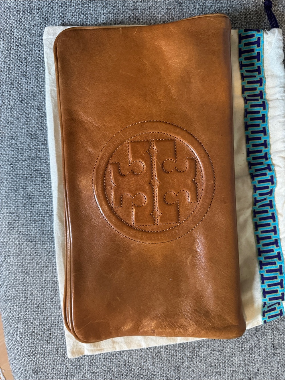 Tory Burch Reva Bombe Leather Clutch in luggage brown